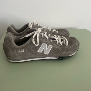 New Balance 442 Suede Shoes - size 9